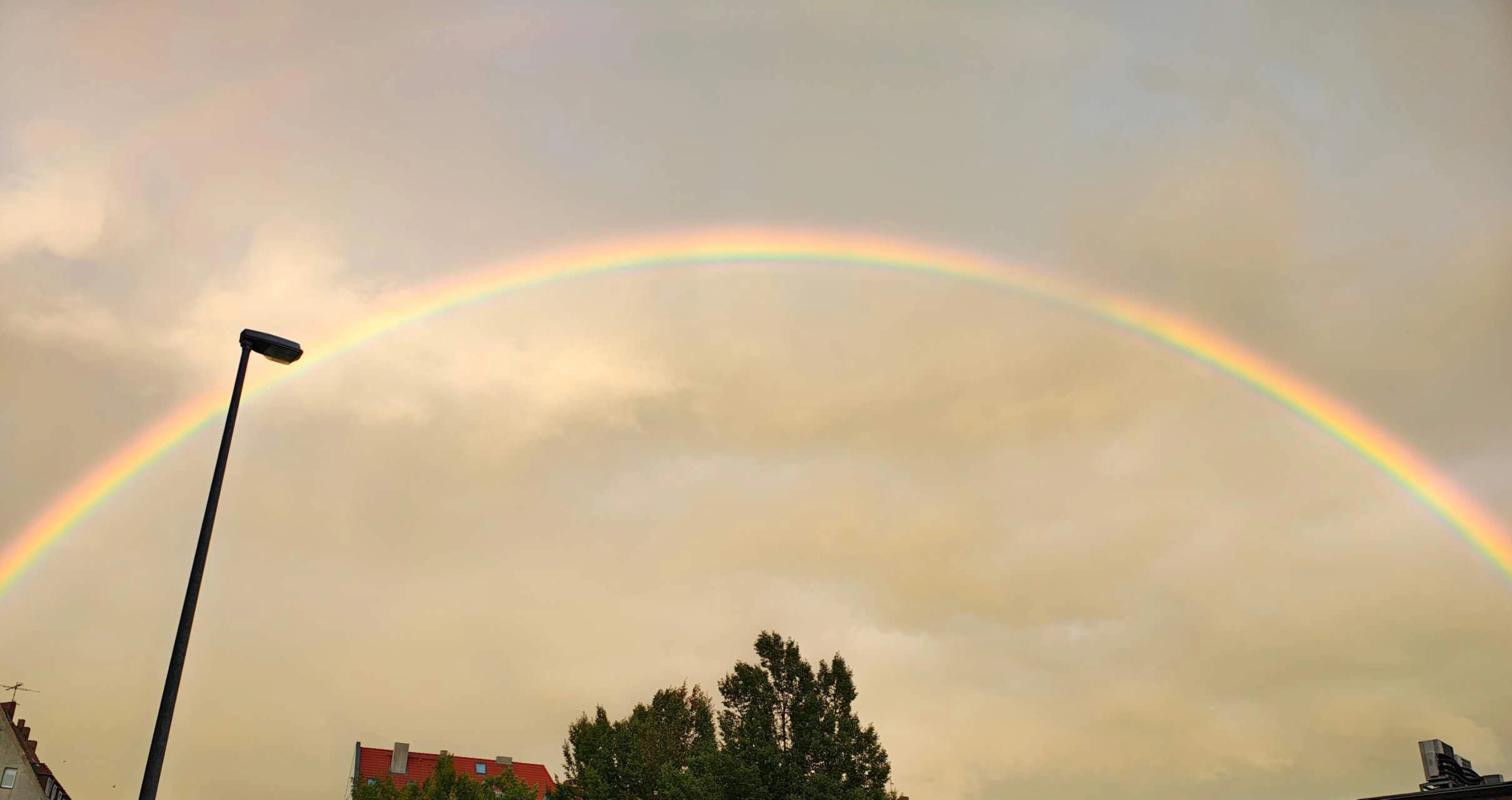 Image for: 这里的天空很低 (Mon Oct 27 2025 23:48:00 GMT+0800 (China Standard Time))